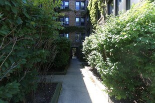 4216 N Clark St in Chicago, IL - Building Photo