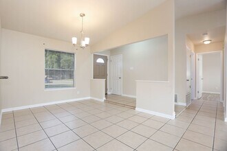 8226 Creekline Dr in Converse, TX - Building Photo - Building Photo