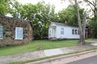 613 Reagan St in Fayetteville, AR - Building Photo