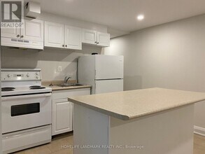 55 Leacock Crescent in Toronto, ON - Building Photo - Building Photo