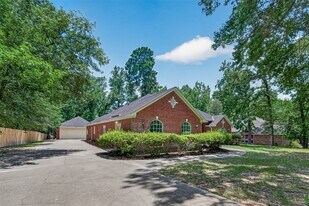 2314 Carriage Run E in Conroe, TX - Building Photo