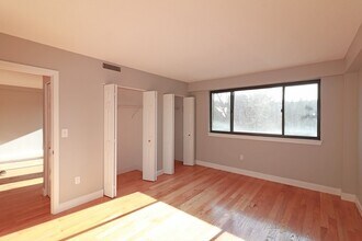 1805 Beacon St, Unit 304## in Brookline, MA - Building Photo - Building Photo