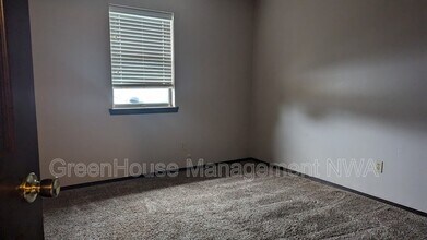 423 SE A St in Bentonville, AR - Building Photo - Building Photo