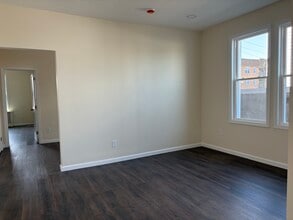 353 Central Ave, Unit #2 in Lawrence, NY - Foto de edificio - Building Photo