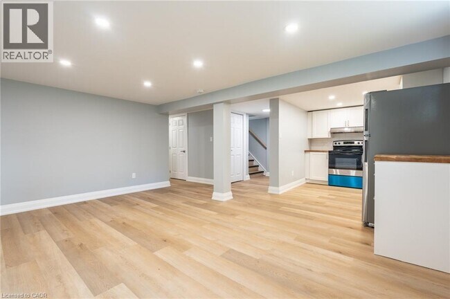 229 W 33rd St in Hamilton, ON - Building Photo - Building Photo