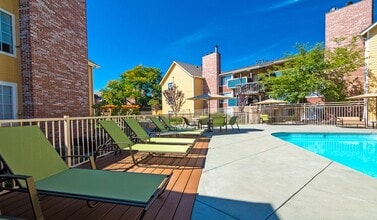 Skyview Apartments in Westminster, CO - Foto de edificio - Building Photo