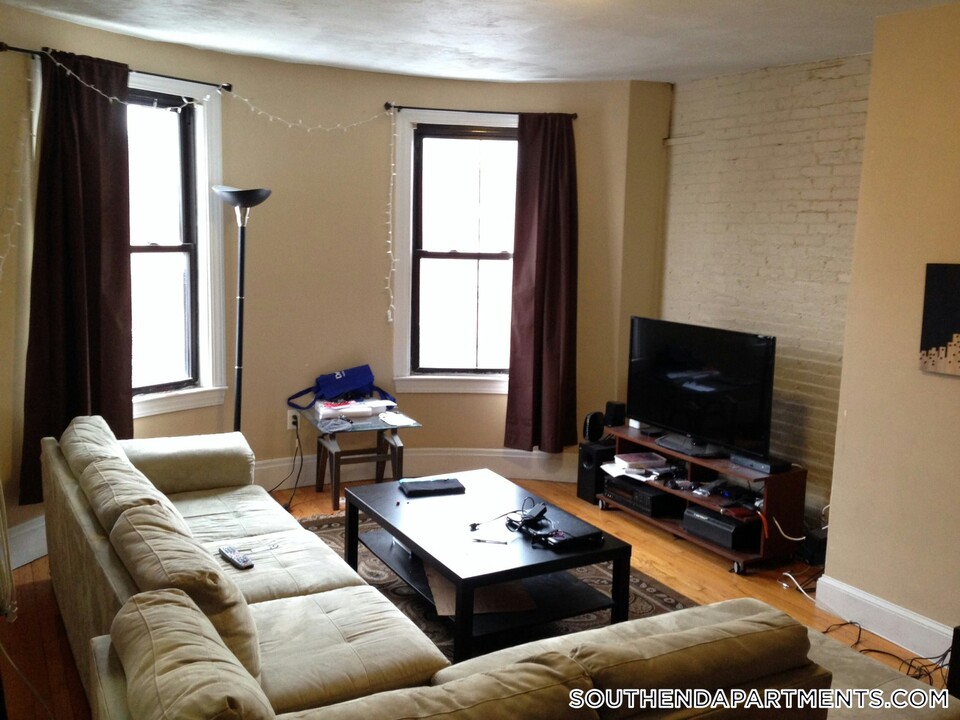 669 Massachusetts Ave, Unit 3 in Boston, MA - Building Photo