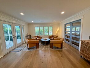 1833 Pandora Dr in Sarasota, FL - Building Photo - Building Photo