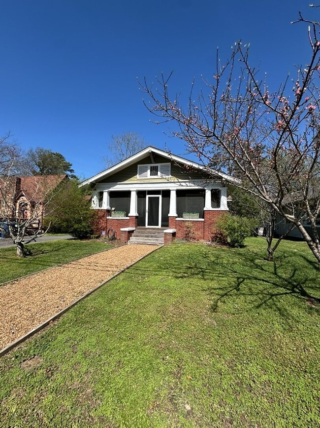 property at 3211 Montview Dr