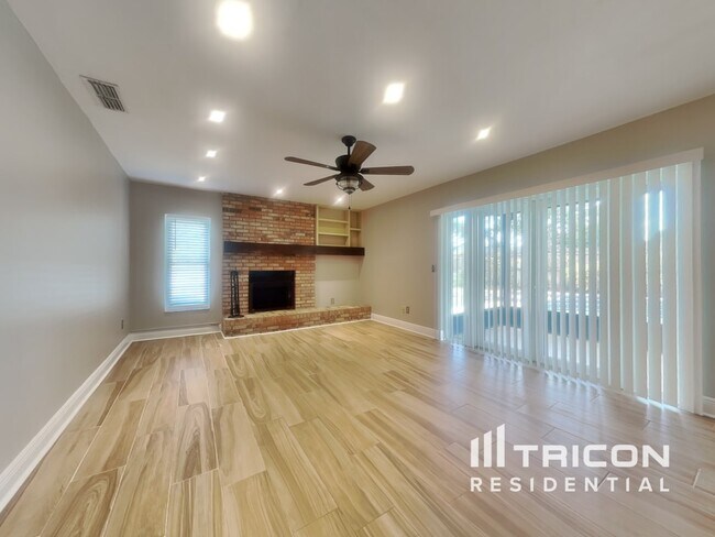 2421 Arborwood Dr in Valrico, FL - Building Photo - Building Photo