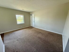 8701 Bayberry Pl in Plantation, KY - Foto de edificio - Building Photo