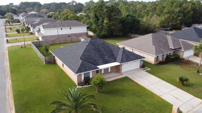 1225 Grand Ridge Cir in Gulf Breeze, FL - Foto de edificio - Building Photo