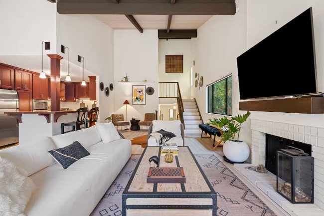 140 Sand Hill Cir in Menlo Park, CA - Foto de edificio - Building Photo