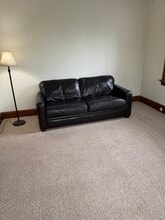 216 South St, Unit 2 in Glens Falls, NY - Foto de edificio - Building Photo