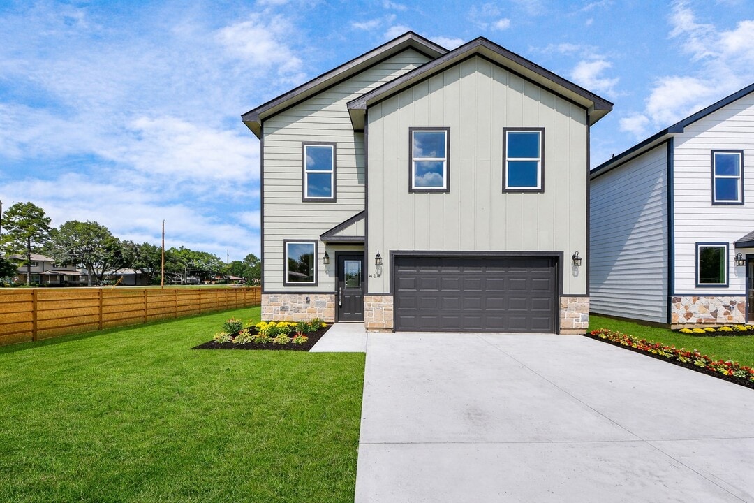 414 N 4th St in Beasley, TX - Building Photo