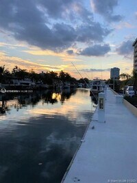 2000 NE 135th St photo'