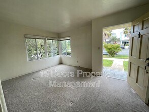 859 Chalcedony St in San Diego, CA - Building Photo - Building Photo