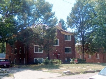 311 E 10th St in Davenport, IA - Foto de edificio