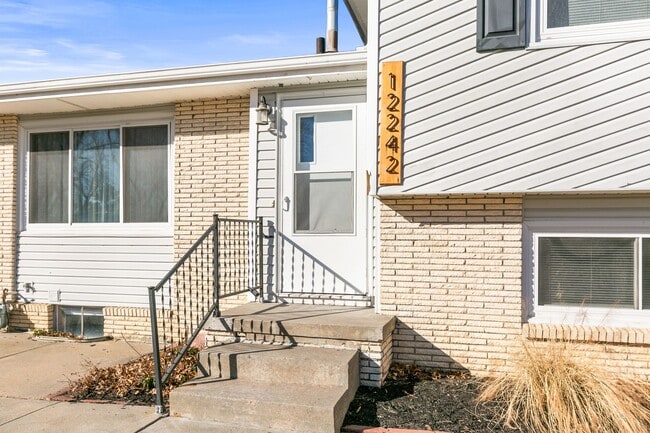 12242 Kuehl Cir in Omaha, NE - Building Photo - Building Photo