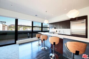 1645n Vine St in Los Angeles, CA - Building Photo