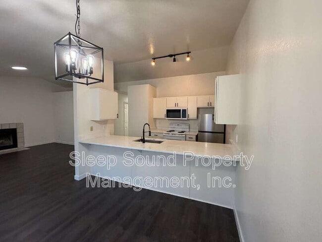 2831 SW Dolph Ct in Portland, OR - Building Photo - Building Photo