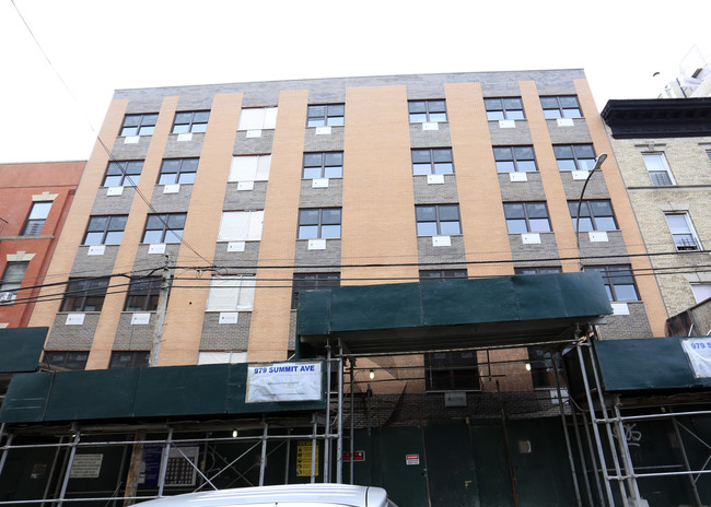 979 Summit Ave in Bronx, NY - Building Photo - Building Photo