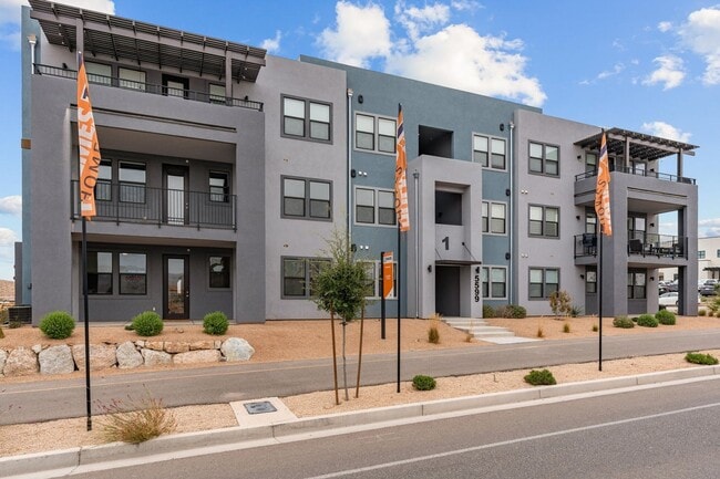 5599 S Carnelian Pkwy in Saint George, UT - Building Photo - Building Photo