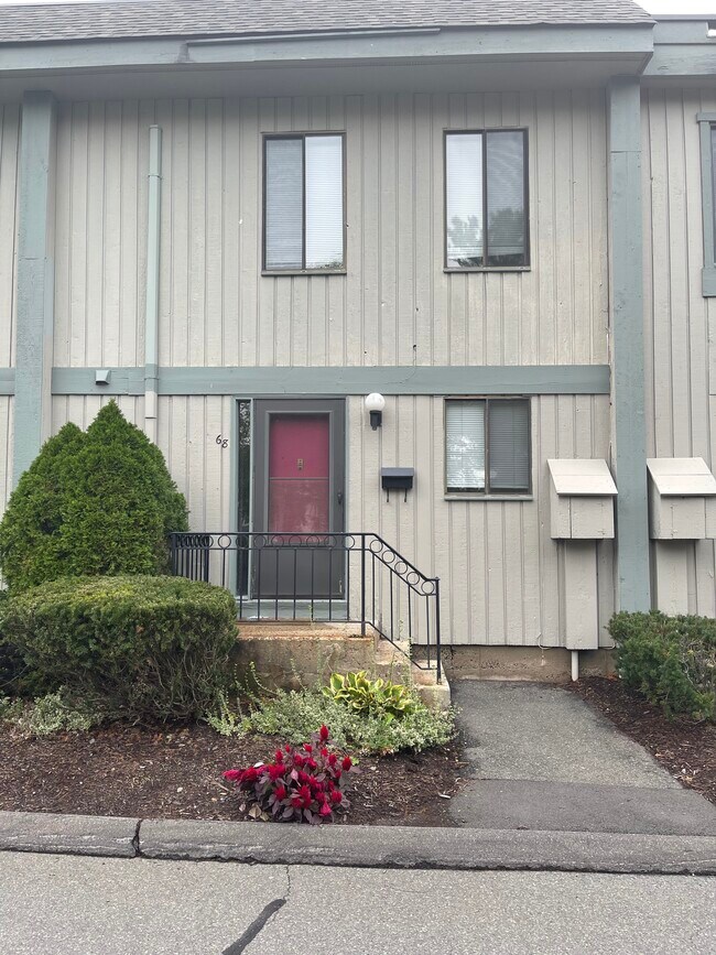 68 Scott Dr Rentals in Bloomfield, CT