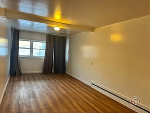 1027 Throgmorton Ave in Bronx, NY - Building Photo - Building Photo