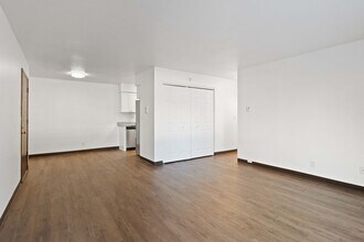 Hillcrest Apartments in Watertown, WI - Building Photo - Building Photo