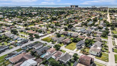 5720 Fraser Ave in Galveston, TX - Building Photo - Building Photo