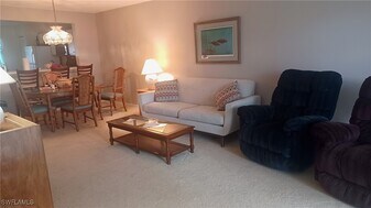 716 Landover Cir in Naples, FL - Building Photo