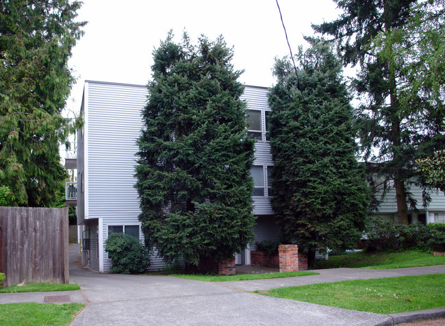 8838 Stone Ave in Seattle, WA - Building Photo - Building Photo