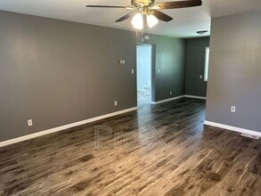 825 S Cherokee St in Girard, KS - Building Photo - Building Photo