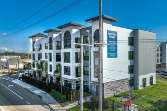 Vantage on Hillsborough - Phase II in Tampa, FL - Foto de edificio - Building Photo
