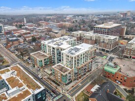 140 W Franklin St, Unit 229 in Chapel Hill, NC - Building Photo