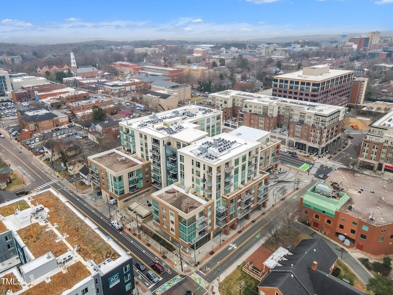 140 W Franklin St, Unit 229 in Chapel Hill, NC - Building Photo