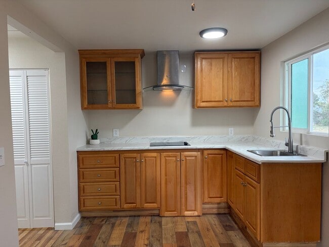 property at 1176 Kimbark Ave