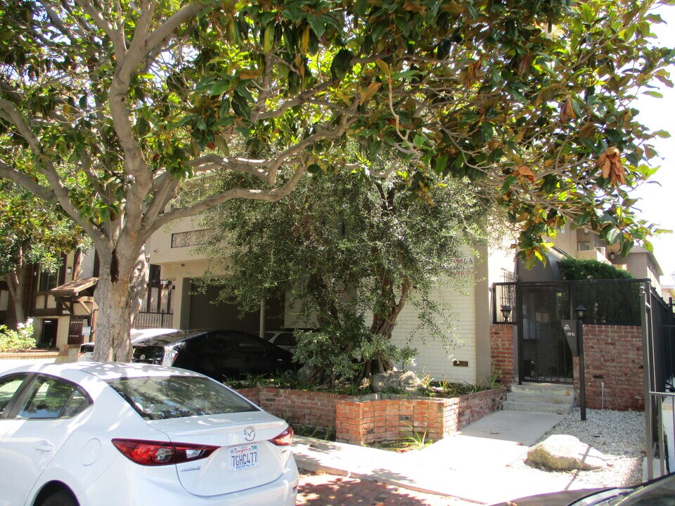 1538 Granville Ave in Los Angeles, CA - Building Photo