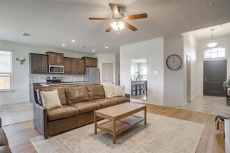 1424 Doe Meadow Dr in Burleson, TX - Building Photo - Building Photo