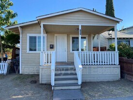107 Lucard St in Taft, CA - Building Photo