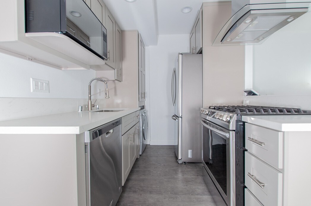 4927 W Adams Blvd in Los Angeles, CA - Building Photo