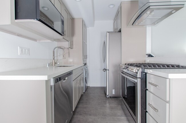 property at 4927 W Adams Blvd