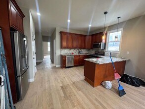 192 Halladay St in Jersey City, NJ - Building Photo - Building Photo