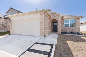 633 Golden Grove Pkwy in San Marcos, TX - Building Photo - Building Photo
