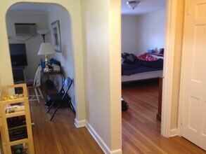 877 Farmington Ave in West Hartford, CT - Building Photo - Building Photo