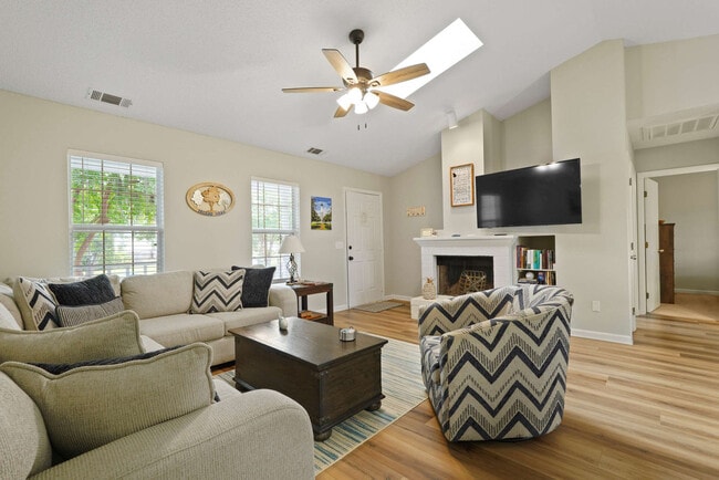 529 Pointe S Dr in Savannah, GA - Foto de edificio - Building Photo