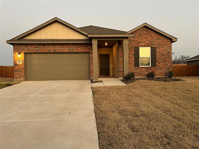 902 Lexington Ln in Nevada, TX - Foto de edificio