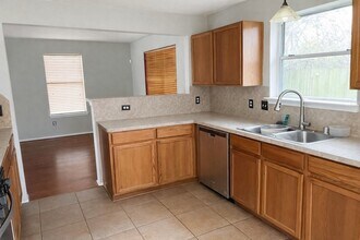 5935 Sattler Park Dr in Houston, TX - Foto de edificio - Building Photo