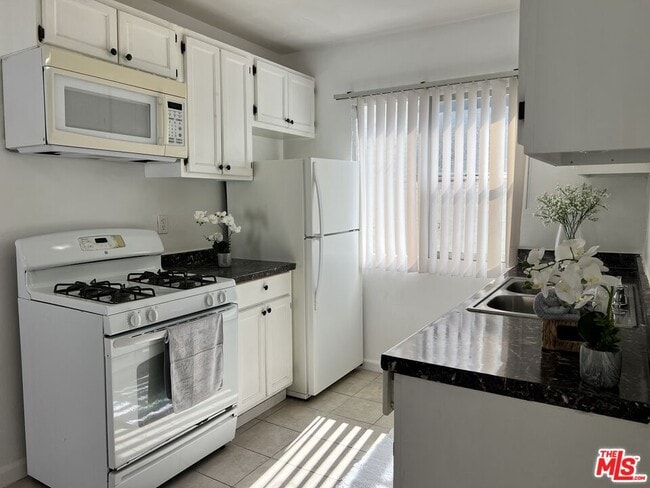 property at 1330 S Wilton Pl